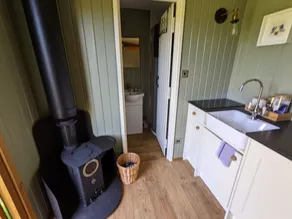 \"Taid\" shepherd's hut - Cwtch@Hafod, Shepherds hut  - Image 2