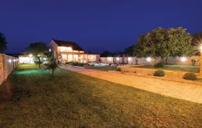 Five-Bedroom Holiday Home In Gorica - Image 3