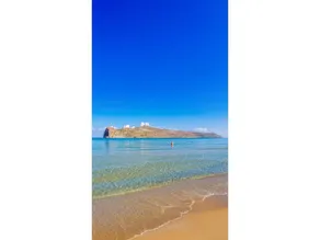 \"SEA\"  ENTIRE HOUSE 20 METRES FROM SANDY BEACH. - Image 5