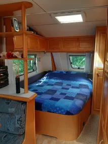 Spacious caravan with fixed awning and sheltered garden - Image 4