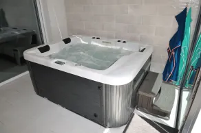 Charmant eingerichtet mit Whirlpool - Image 3