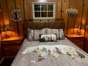\"Naughty but Nice\" - Knotty-Pine Cabin i fyrretræerne - Image 3