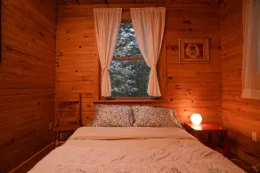 Beautiful Cedar Chalet Overlooking Jay Branch - Image 5