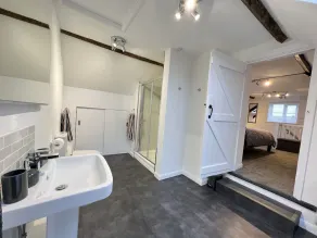 Dolls House Cottage - Self Contained Cottage, Beautiful Garden, Ample Parking - Image 5