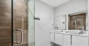 Miami's Exclusive Lagoon Villa - Image 5
