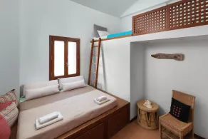 L'architetto ha progettato Villa su una collina con una vista spettacolare sulla baia di Vlycha - Image 4