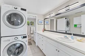 Fully Renovated Beach Condo in a Small Building - Image 2
