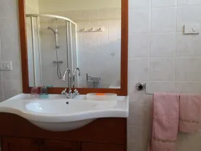 Hus med sjöutsikt, 3 sovrum, 2 badrum, trädgård, terrass, balkonger - Image 3