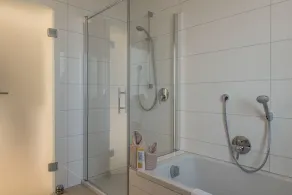 Modern apartment in a quiet location - Image 2