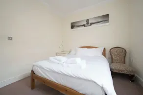 Charming 1BD Victorian Terrace Flat in Dalston - Image 5
