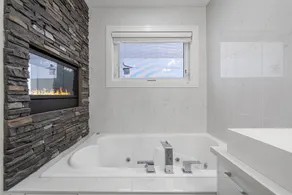 Downtown Luxury with Fast Wi-Fi & Amazing Kitchen! - Image 4