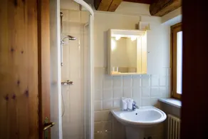 Cosy Holiday Home \"La Pita\" with Mountain View, Balcony, Fireplace and Wi-Fi - Image 4