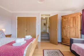 A Beautiful 3-Bed Worcestershire Home  - Image 4