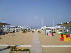 Hotiday Lodge Viareggio - Image 4