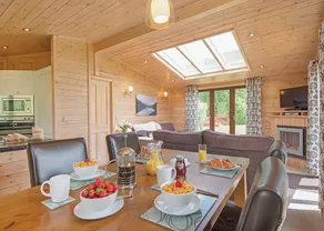 Superior and stunning stylish pine lodge. - Image 5