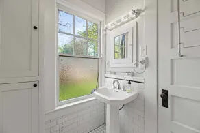 Mistletoe Heights Bungalow - Image 4