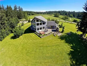 Luxury Lodge Style Custom Home on Private Oceanfront Lagoon Acreage. - Image 3