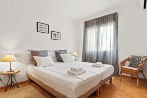 Beachfront Fuengirola Condo with Scenic Sea Views - Image 5