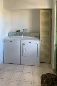 Weitläufige Aussicht auf die Südküste Einkaufsmöglichkeiten und Unterhaltung alle innerhalb von 10 Minuten zu Fuß. - Image 3