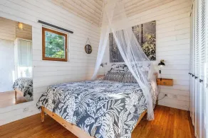 Wooden villa with lodge, terrace on stilts, swimming pool, exceptional vineyard views, 3-star rating - Image 5