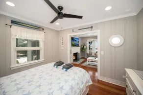 Sea Glass Beach House!  Large sand beach, dock and hot tub! Pets welcome! - Image 4