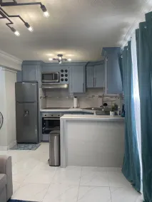 West view 2-  ASK about our special rates! free wifi, modern, central location - Image 4