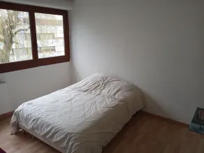Apartment with free parking - Image 3