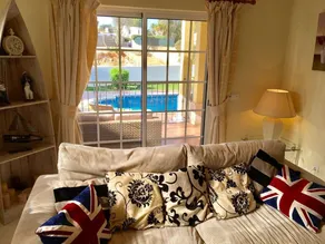 Casa Estombar -  Esta moradia familiar muito bem localizada, com três quartos, está localizada na pe - Image 5