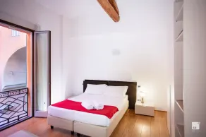 Urbanicooh Garisenda Apartment - Image 4