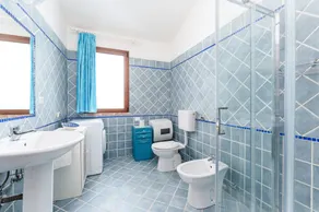 Holiday Apartment with Spacious Outside Area; Parking Available - Image 3