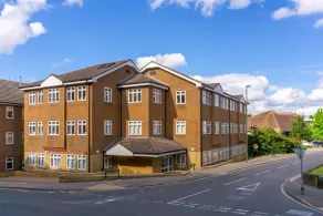 Reigate - 1 Bed apartment near Priory Park with parking by Mobius Property - Image 5