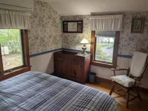 One of the Original Summer Cottages on Lake Warmaug - Image 3