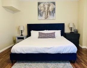 ✪King Bed Apartment✪ in Suburbs | Perfect Long Term Stay - Image 5