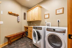 LAKEFRONT FAMILY RETREAT ON THE EASTERN SIDE OF CASTLE ROCK LAKE - PET FRIENDLY - Image 3