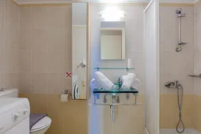 3 Bed & 3 bath Modern Villa - Sauna, Jacuzzi,pool, Wi-fi & wheel chair friendly - Image 4