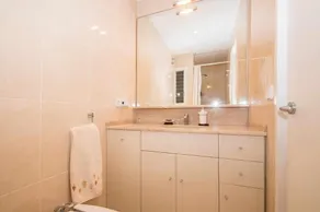 Appartement avec vue sur mer, terrasse et face à la plage - Image 2