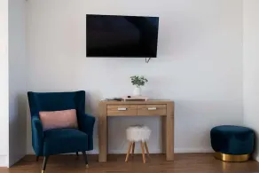 The Elm Apartments - The Pink Room - Image 2
