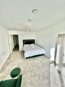 Beautifully furnished 2 bed apartment in East London - Image 5