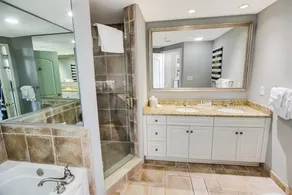 Beachside Comfort 3 Bdrm Condo w/ Flat Screen TVs - Image 2