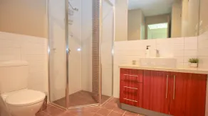 The Glass Pinnacle: Zentrale Luxus - Image 5