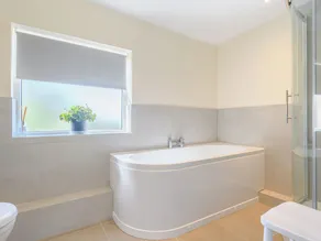 3 bedroom accommodation in Cambridge, near Lower Cam - Image 4