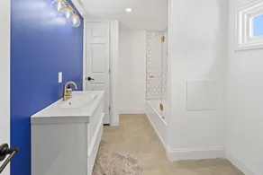 Stylishly Renovated 5-Bedroom Home in AC - Perfect for Groups and Families - Image 3
