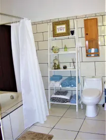 Rent 1 apt for up to 6 guests or both apartments for 12 guests and a discount - Image 3
