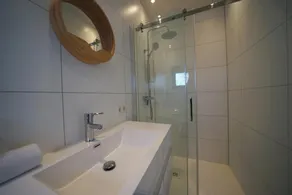 Chalet with 2 bedrooms and a terrace - Image 2