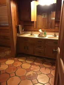 Rustic log cabin with 5 beds in a private setting, minutes Grenada Lake & town. - Image 2