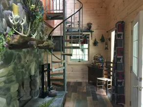 Private Secluded Cabin w/hot tub - Image 4