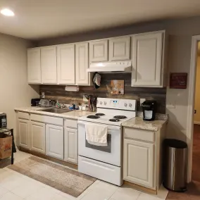 Private Basement Apartment - Image 5