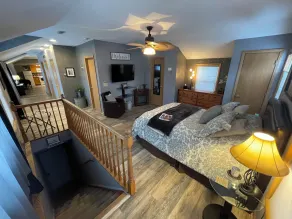 LAKEFRONT LOFT-PERFECT COUPLES GETAWAY--rent 2 get 3rd free-until Oct. 30- ask! - Image 5