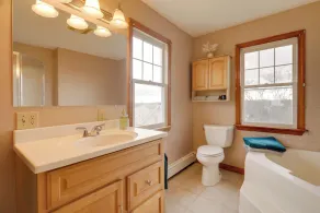 Comfy Tiverton Home Near Newport & Beaches! - Image 4