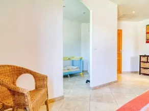 Recent Provencal villa, 8 rooms, all comfort with swimming pool on closed space - Image 2